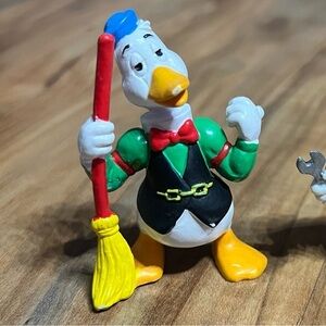 PVC Toy Figure VINTAGE 1984 BULLY WDP Gus‎ Goose Donald w/Broom Disney